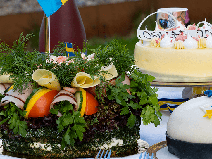 Festfat - Italiensk Pastasallad + valfri 10-12 bitars tårta