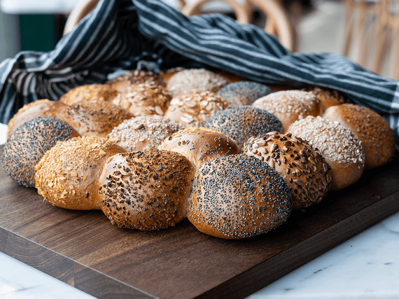 Brytbröd med blandade frön